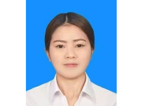 孙 芳