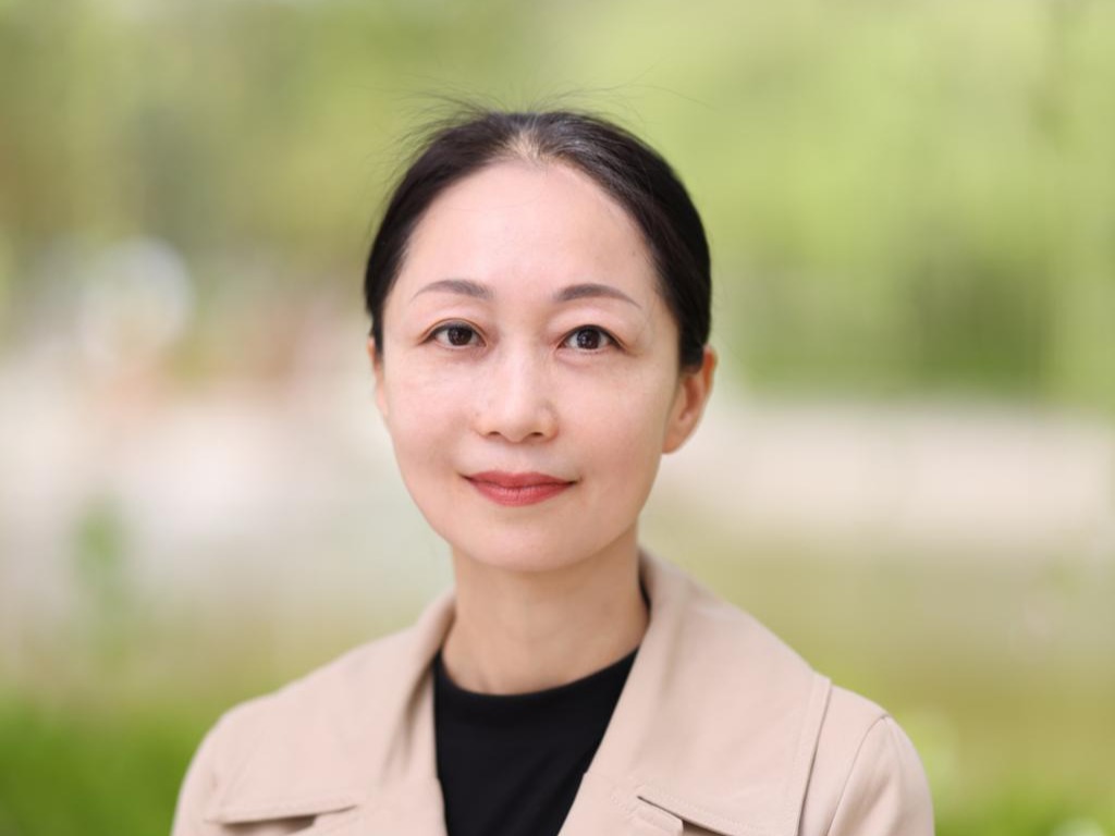 黄  婷
